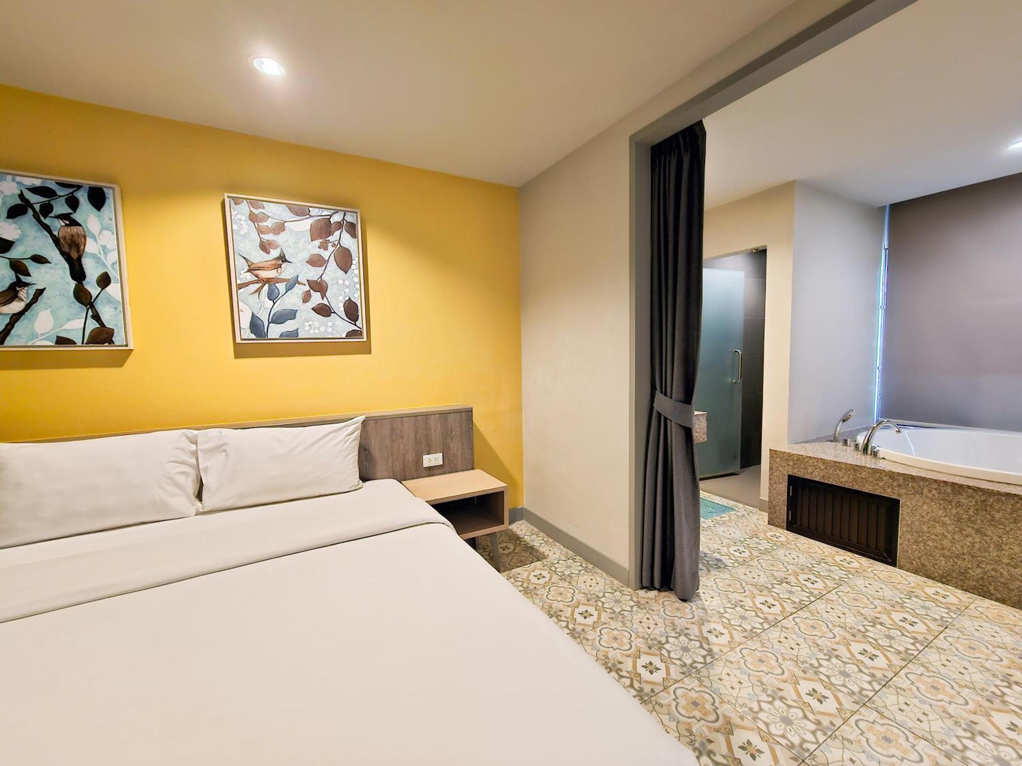 Recenta Suite Phuket Suanluang Eksteriør bilde