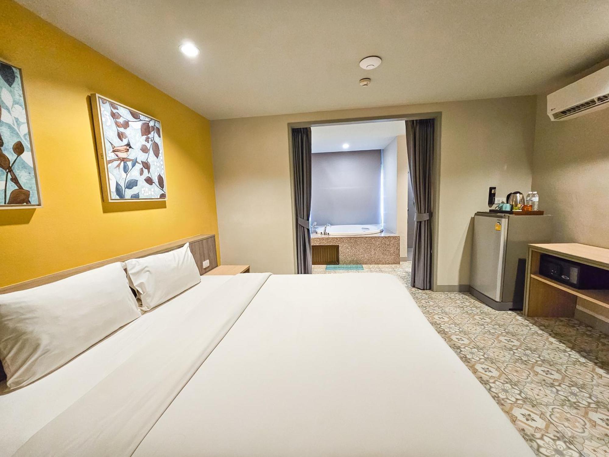 Recenta Suite Phuket Suanluang Eksteriør bilde