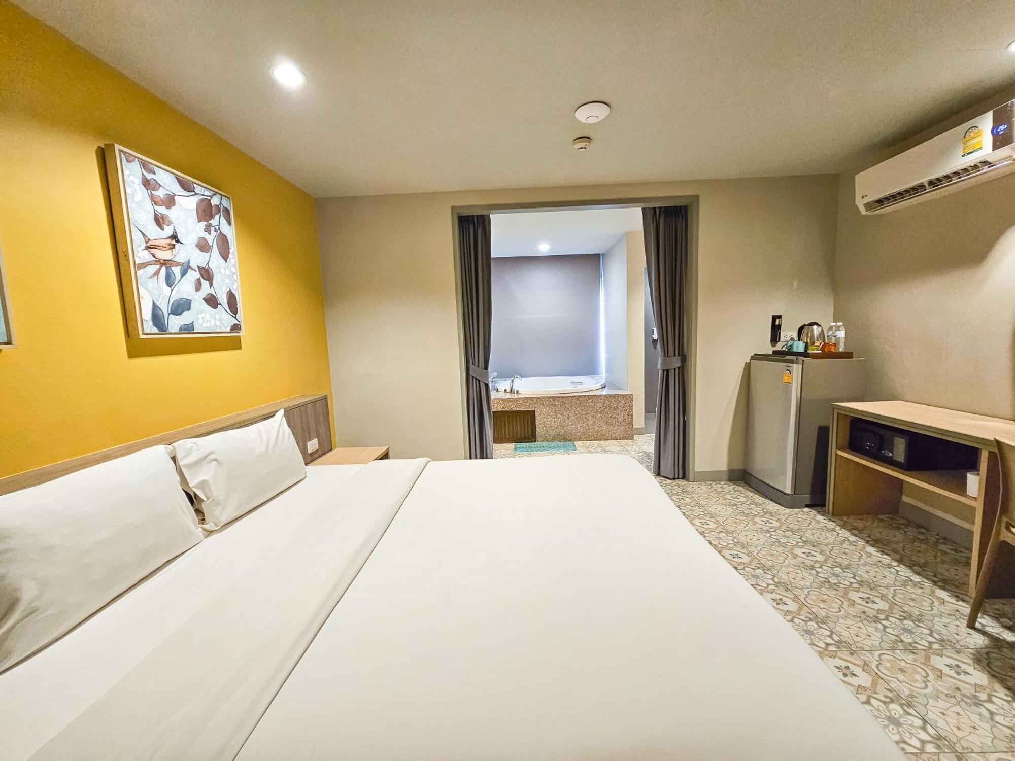 Recenta Suite Phuket Suanluang Eksteriør bilde
