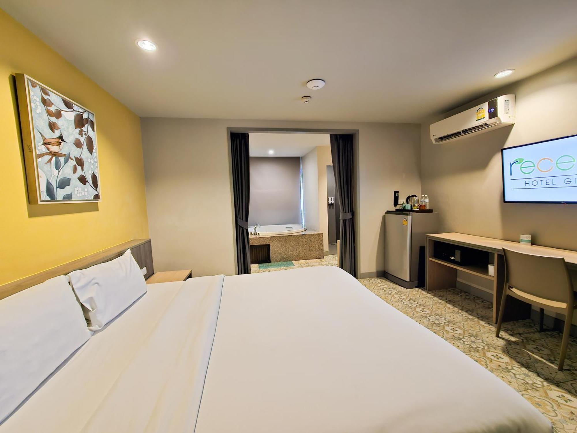 Recenta Suite Phuket Suanluang Eksteriør bilde
