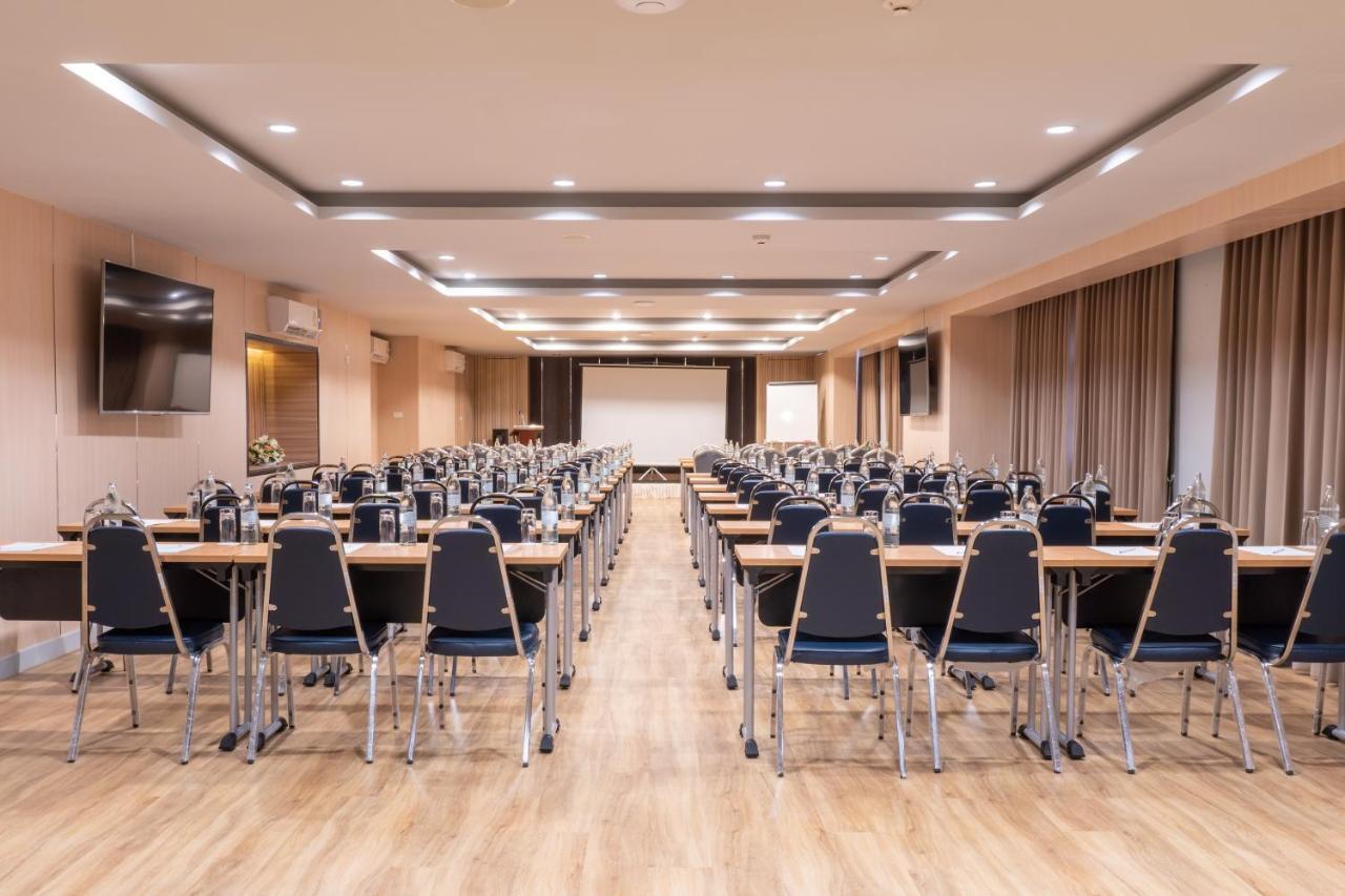 Recenta Suite Phuket Suanluang Eksteriør bilde